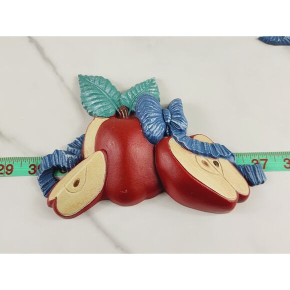 Home Interiors Red Apple Plaque Wall Decor Hanging 1998 Hard Plastic 8 3/4" x2 - Picture 16 of 16